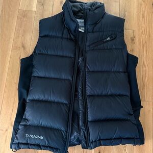 Columbia women’s Dark Blue Puffer Vest